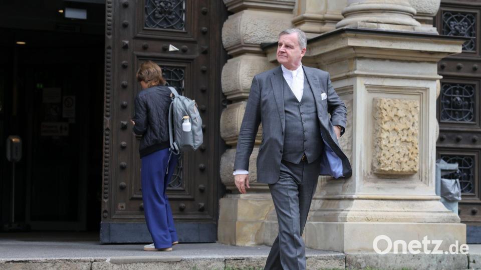 Der frühere Verteidiger von Christina Block, Otmar Kury, ist in dem Prozess um Kindesentführung als Zeuge geladen. (Archivbild) Bild: Christian Charisius/dpa