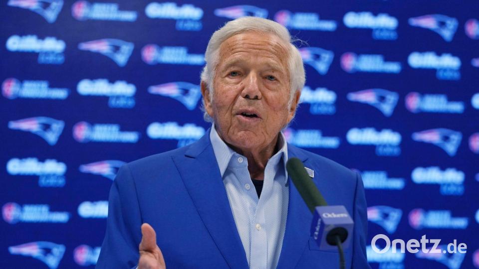 Auch Multimilliardär Robert Kraft, der ein von Ed Sheeran bespielte Stadion besitzt, will nach eigener Aussage spenden. (Archivbild) Bild: Charles Krupa/AP/dpa