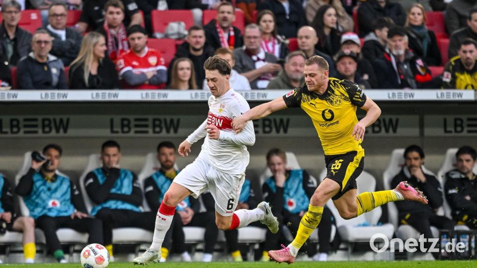 Große Rivalen: Stuttgarts Angelo Stiller (l) und Julian Ryerson vom BVB. (Archivbild) Bild: Harry Langer/dpa