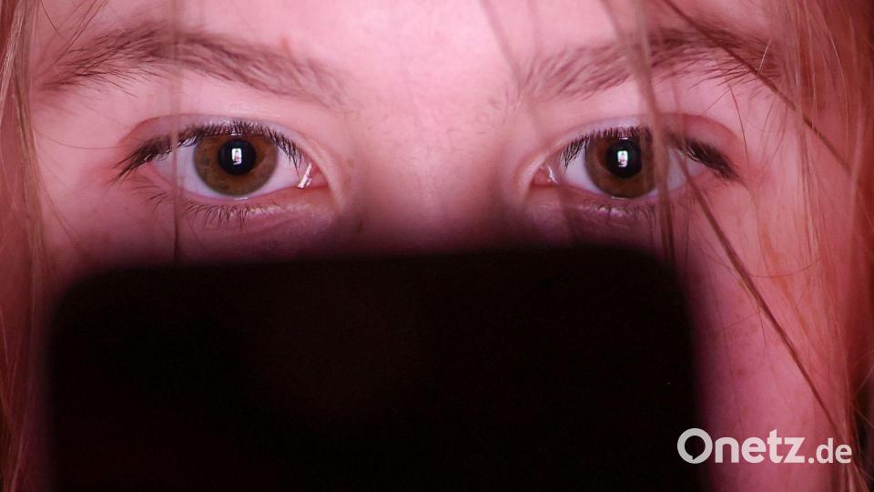 Experten beschreiben als häufiges Muster, dass Betroffene Angst haben und sich selbst die Schuld geben. (Symbolfoto) Bild: Jan Woitas/dpa