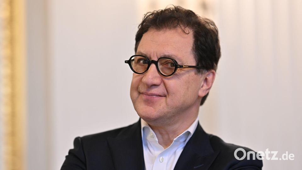Intendant Serge Dorny empfing rund 500 Gäste auf der Bühne der Staatsoper. (Archivbild) Bild: Peter Kneffel/dpa