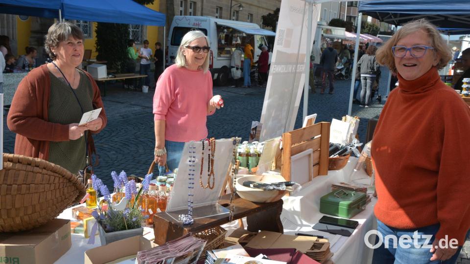 Der Klosterladen Waldsassen mit Christa Helm (rechts) durfte nicht fehlen. Bild: Josef Rosner