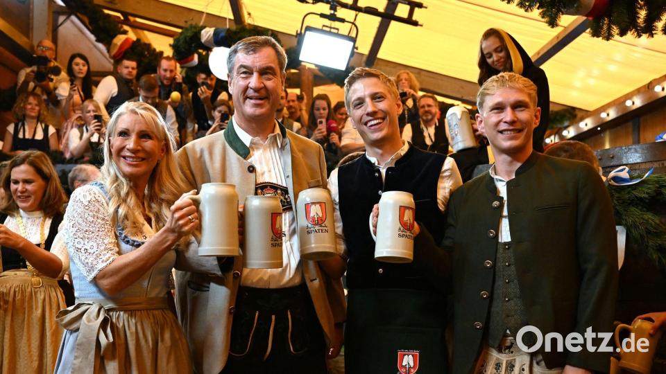 Ehepaar Söder und Krause mit seinem Verlobten Bild: Sven Hoppe/dpa