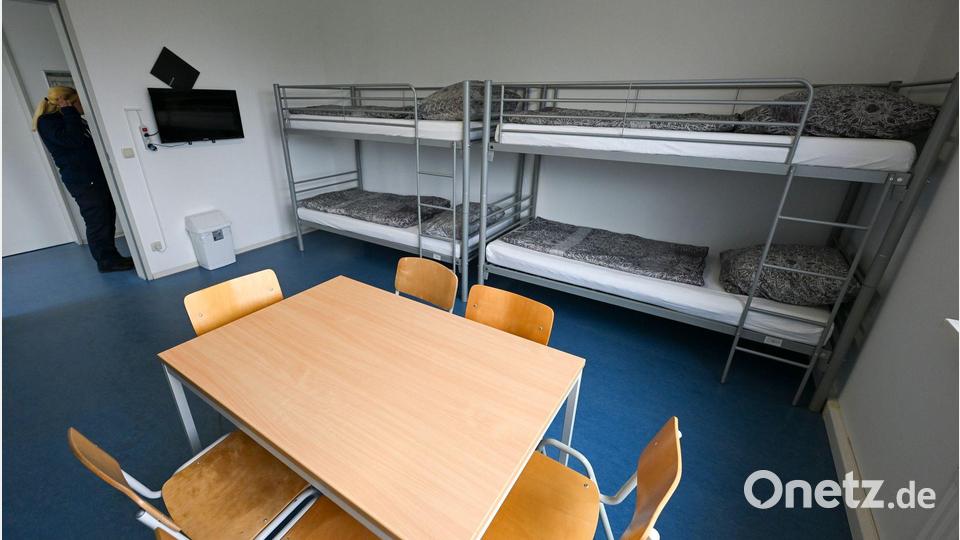 EU-Außengrenzverfahren nach den neuen europäischen Regeln gibt es in Deutschland, das mitten in Europa liegt, nur für Menschen, die unerlaubt über Flughäfen oder Seehäfen einreisen. (Archivbild) Bild: Jens Kalaene/dpa