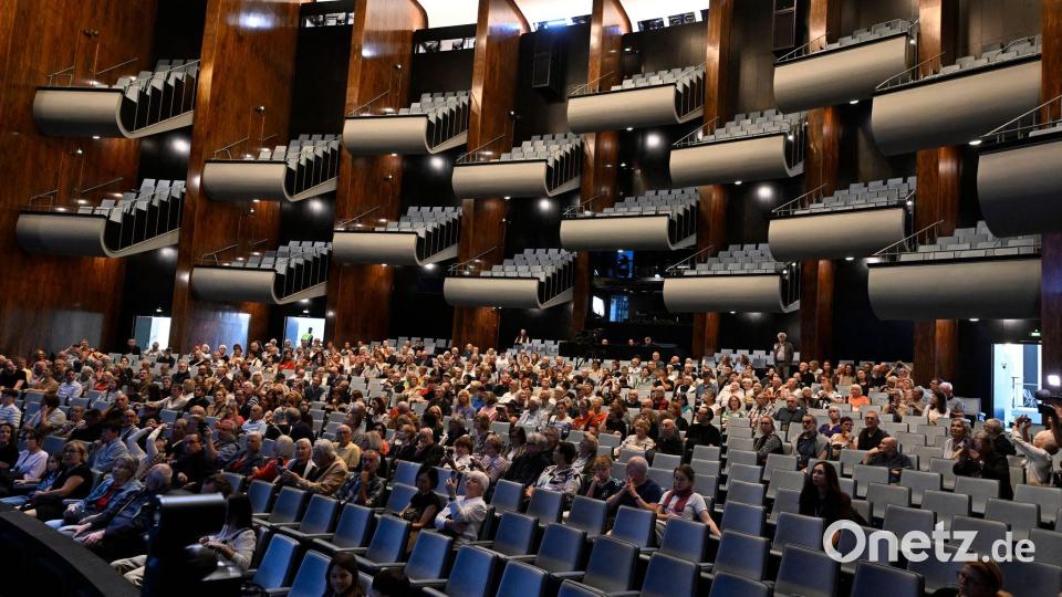 Die Sanierung von Oper und Schauspielhaus in Köln wird an diesem Wochenende mit einem großen Fest gefeiert. Bild: Roberto Pfeil/dpa