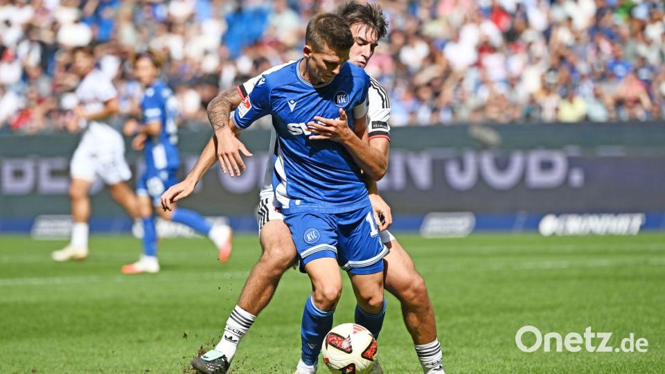 Eng bewacht: KSC-Spielmacher Marvin Wanitzek (vorn). Bild: Uli Deck/dpa