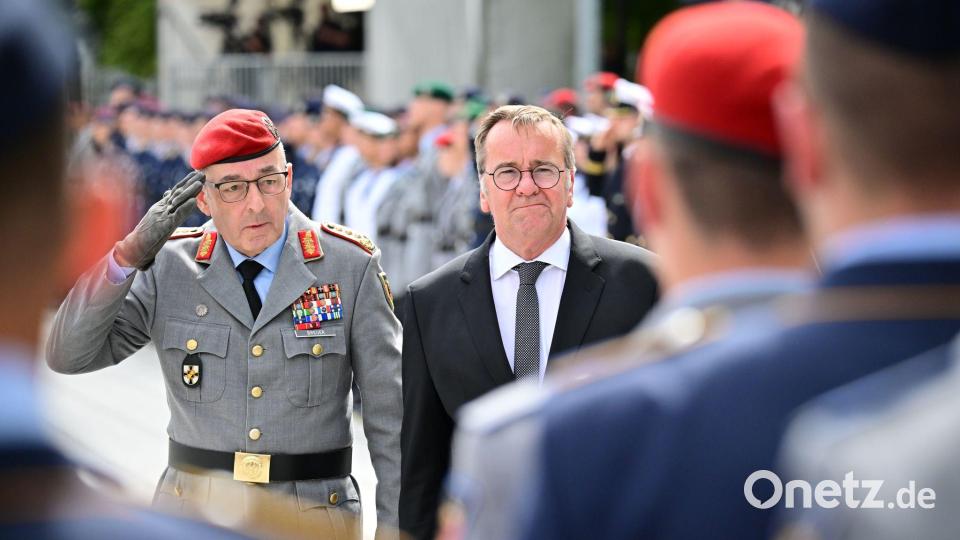 Verteidigungsminister Boris Pistorius (SPD) muss nach der Wahl Breuers entscheiden, wen er an die militärische Spitze der Bundeswehr setzt. (Archivbild) Bild: Sebastian Gollnow/dpa