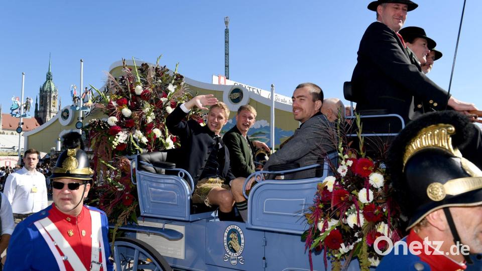 Münchens OB Krause ist beim Einzug der Wiesn-Wirte dabei. Bild: Felix Hörhager/dpa