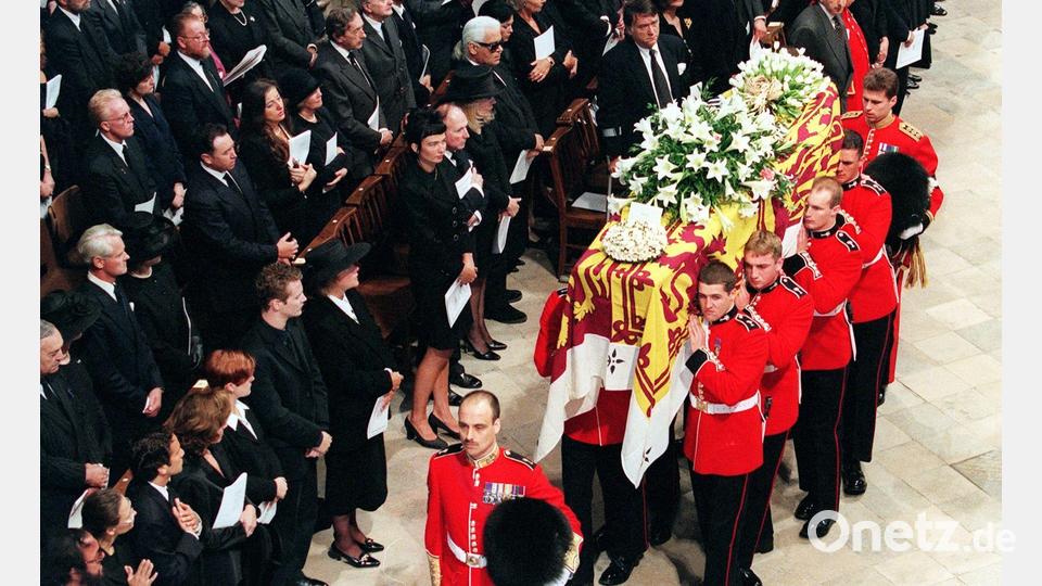 Die Geschichte von Diana und Charles bewegt die Briten auch heute noch. (Archivbild) Bild: Johnny Eggitt/epa/dpa