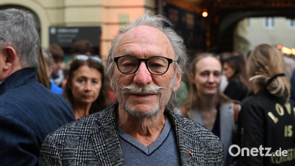 Die Kultserie „Kir Royal“ mit Franz Xaver Kroetz als Klatschreporter Baby Schimmerlos wird 40 Jahre alt - und ist bestens gealtert. (Archivbild) Bild: Felix Hörhager/dpa