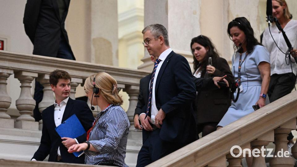 Auf dem Weg ins TV-Studio: Stefan Evers Bild: Bernd von Jutrczenka/dpa