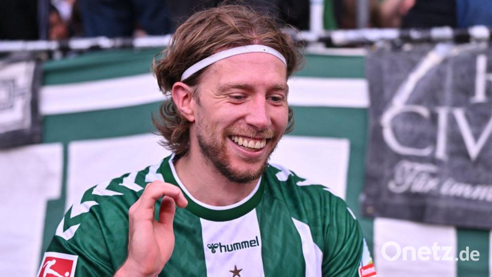 Matchwinner Mitchell Weiser von Werder Bremen nach dem 3:2-Sieg gegen den FC Augsburg. Bild: David Inderlied/dpa