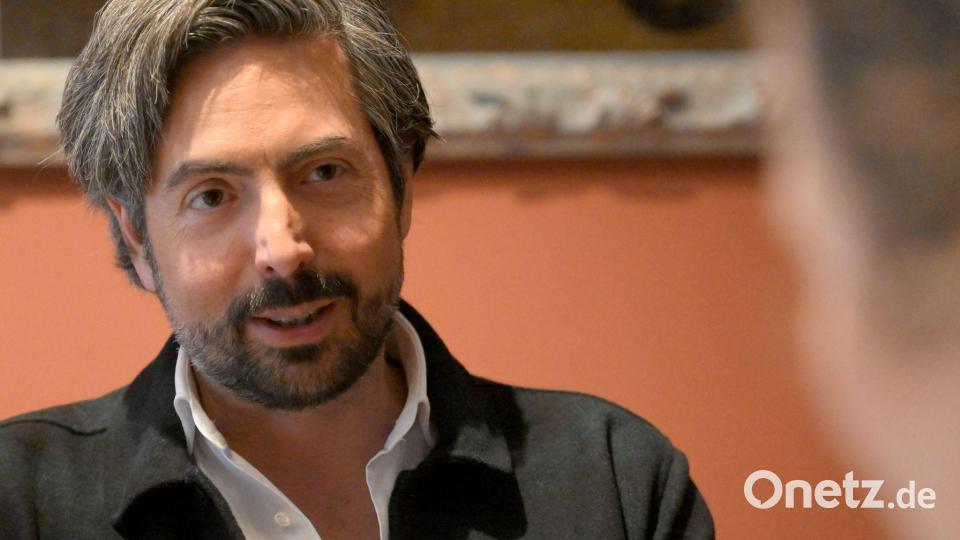 David Dietl freut sich, dass sein verstorbener Vater Helmut noch so präsent ist in München. (Archivbild) Bild: Felix Hörhager/dpa