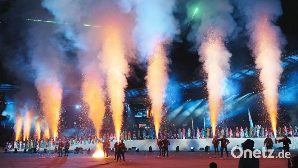 Zur Eröffnungsfeier der Asienspiele in Japan gibt es Feuerwerk Bild: Lee Jin-man/AP/dpa