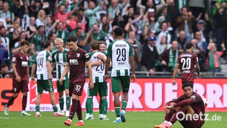 Bremer Jubel, Augsburger Frust: Nach einer 2:0-Führung verlor der FCA gegen Werder noch mit 2:3. Bild: David Inderlied/dpa