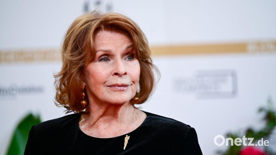 Um Senta Berger für die Serie zu gewinnen, musste Regisseur Helmut Dietl sie erst überzeugen. (Archivbild) Bild: Sebastian Christoph Gollnow/dpa