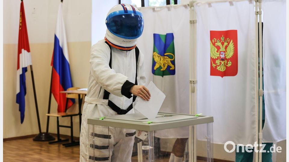 Die Abstimmung wurde von Fälschungsvorwürfen begleitet. Bild: Uncredited/AP/dpa