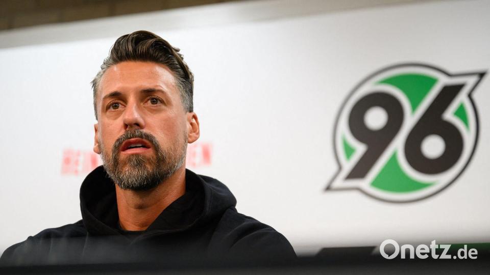 Sandro Wagner bei seiner Vorstellung bei Hannover 96. Bild: Swen Pförtner/dpa