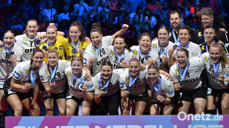 Die deutschen Handballerinnen hoffen nach WM-Silber auch bei der anstehenden EM auf Edelmetall. (Archivbild) Bild: Federico Gambarini/dpa