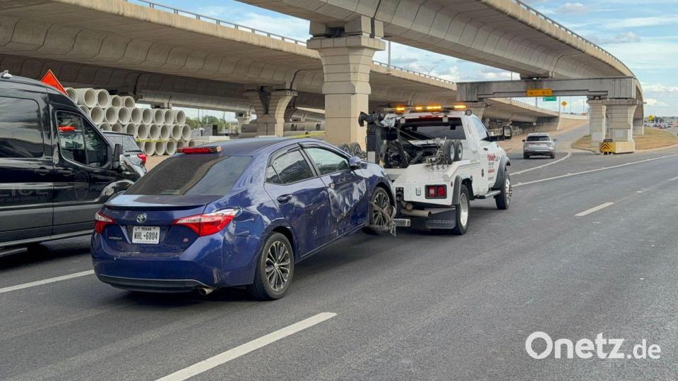 Der angeschossene Mann saß zum Zeitpunkt des Vorfalls offenbar in seinem Auto. Bild: Jesse Bedayn/AP/dpa