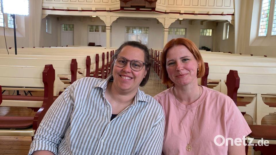 Die lesbischen Pastorinnen Steffi und Ellen Radtke bieten queersensible Seelsorge an. Bild: Manuel Gogos/ZDF/dpa