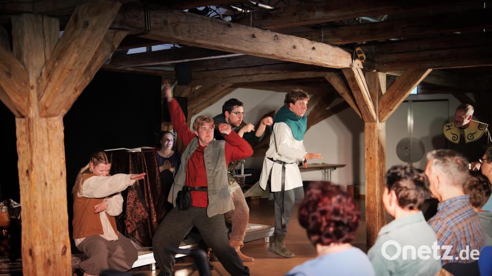 Szenenbild aus der Impro-Show „Heureka“ des OVIGO Theaters. Bild: Florian Wein / OVIGO Theater
