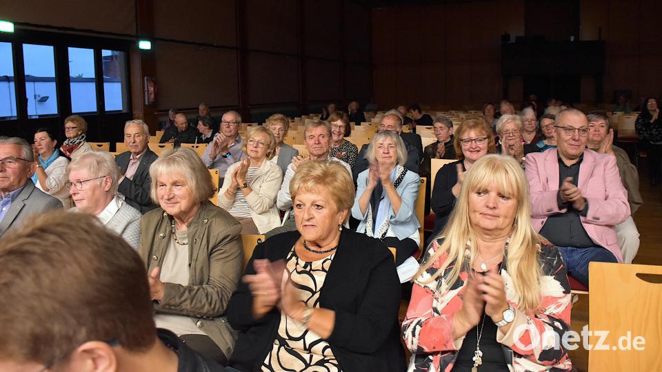 Das Benefizkonzert war wieder sehr gut besucht und das Publikum spendete zu jeder Darbietung begeistert Beifall. Bild: Ulla Britta Baumer