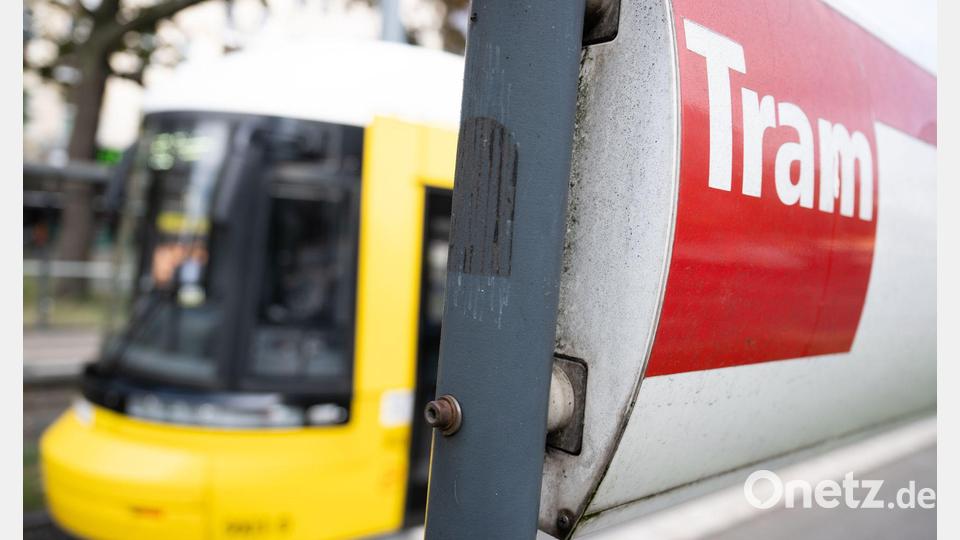 Busse, Bahnen und Straßenbahnen befördern Millionen Fahrgäste. (Symbolbild) Bild: Sebastian Gollnow/dpa