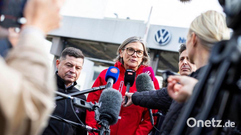 IG-Metall-Chefin Benner sprach am Montag in Wolfsburg und Hannover. Bild: Michael Matthey/dpa