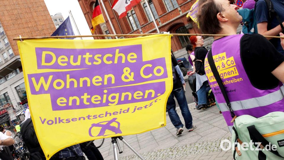 2021 hatte sich eine Mehrheit bei einem Volksentscheid für die Vergesellschaftung großer Wohnungsunternehmen ausgesprochen. (Archivbild) Bild: Wolfgang Kumm/dpa
