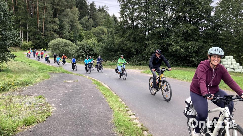 So manch lange Fahrrad-Schlange zog sich am Sonntag durch das Kemnather Land. Bild: Werner Nickl
