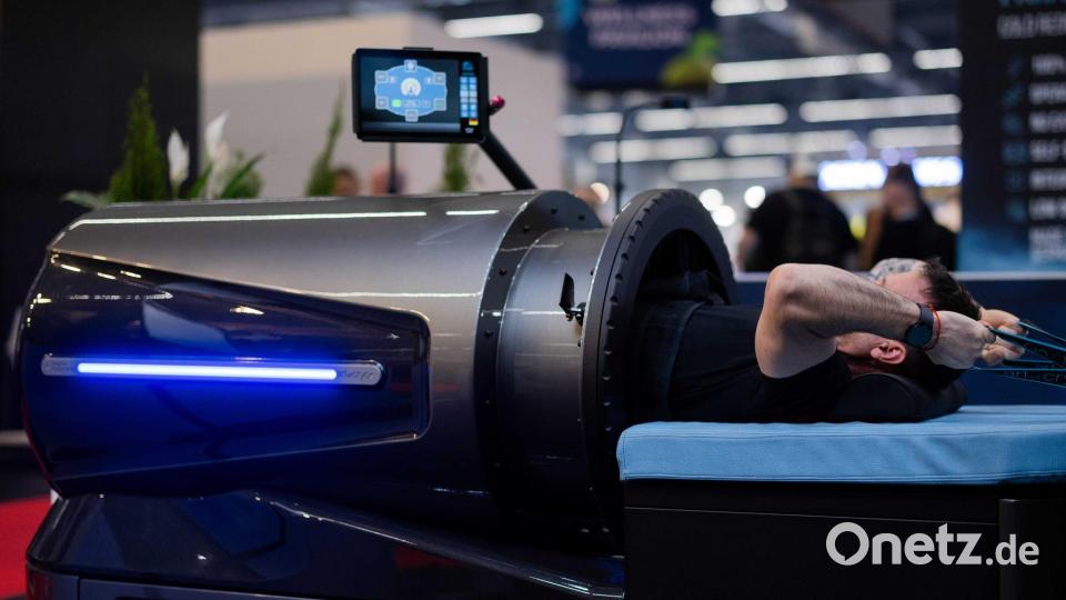 Wie verlängert man sein Leben? Auf einer Fitnessmesse wurden Geräte vorgestellt. (Archivbild) Bild: Rolf Vennenbernd/dpa