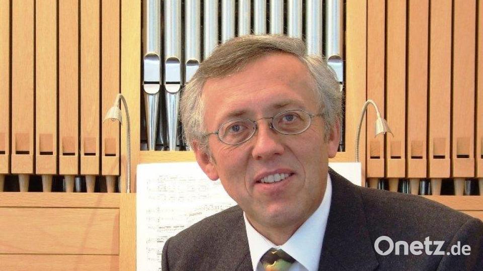 Hanns-Friedrich Kaiser an der Max-Reger-Orgel. Bild: Susanne Götte