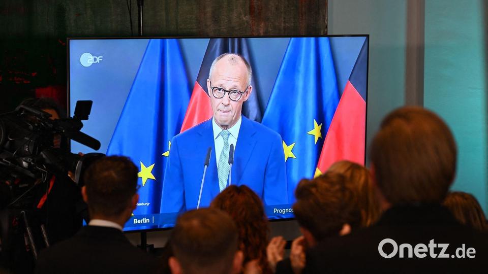 Das Statement des Kanzlers wurde auf der CDU-Wahlparty im Berliner Abgeordnetenhaus übertragen. Bild: Bernd von Jutrczenka/dpa