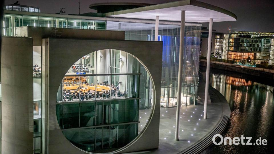 Der Untersuchungsausschuss tagte zum Teil bis spät in die Nacht. (Archivbild) Bild: Michael Kappeler/dpa