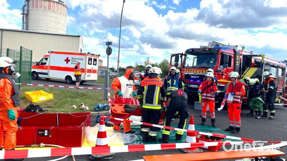 Gefahrgutübung in Auerbach: Feuerwehren und BRK proben bei ZF den Ernstfall. Bild: Marco Bössl (ZF Group)