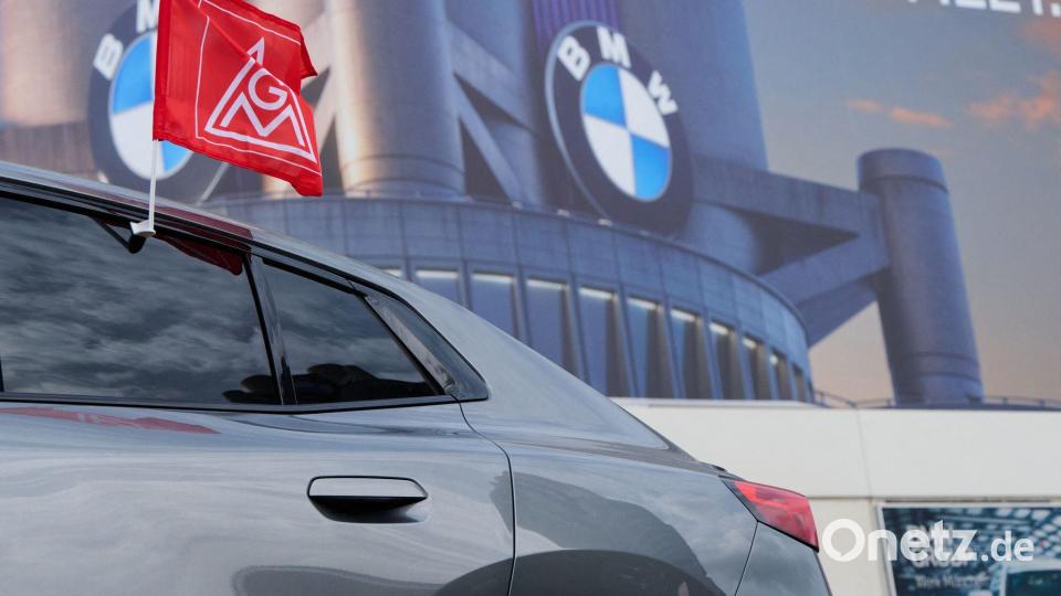 In München protestierte die IG Metall mit einem Autokorso um das BMW-Werk. Bild: Sven Hoppe/dpa