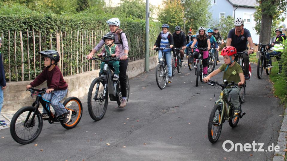Die Familiengruppe brach zu einer gemütlichen Runde durch das Kemnather Land auf. Bild: Holger Stiegler [Holger Stiegler] (HOLGERSTIEGLER@WEB.DE)