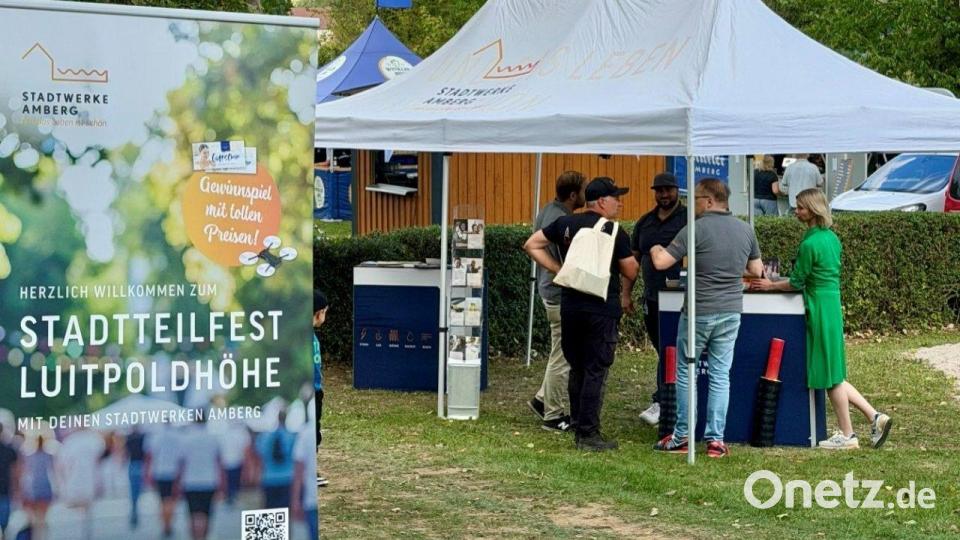 Auch Infostände gab es. Bild: Karoline Gajeck-Scheuck, Stadtwerke Amberg