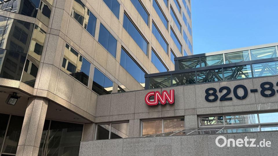 Trump wirft dem weltbekannten Sender CNN Verbreitung von „Fake News“ vor. (Archivbild) Bild: Anna Ringle/dpa