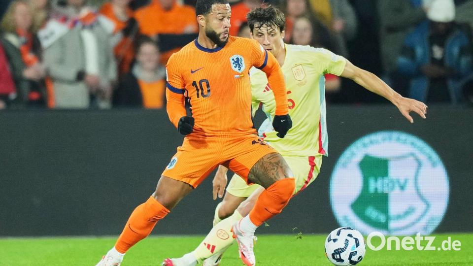 Rekordtorjäger Memphis Depay spielt erst einmal keine Rolle mehr im Oranje-Team. (Archivbild) Bild: Peter Dejong/AP/dpa