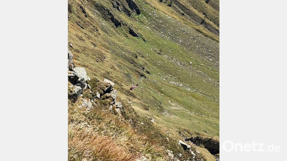 Der Tote wurde mit einem Hubschrauber nach unten geflogen. Bild: Italienische Bergwacht/dpa