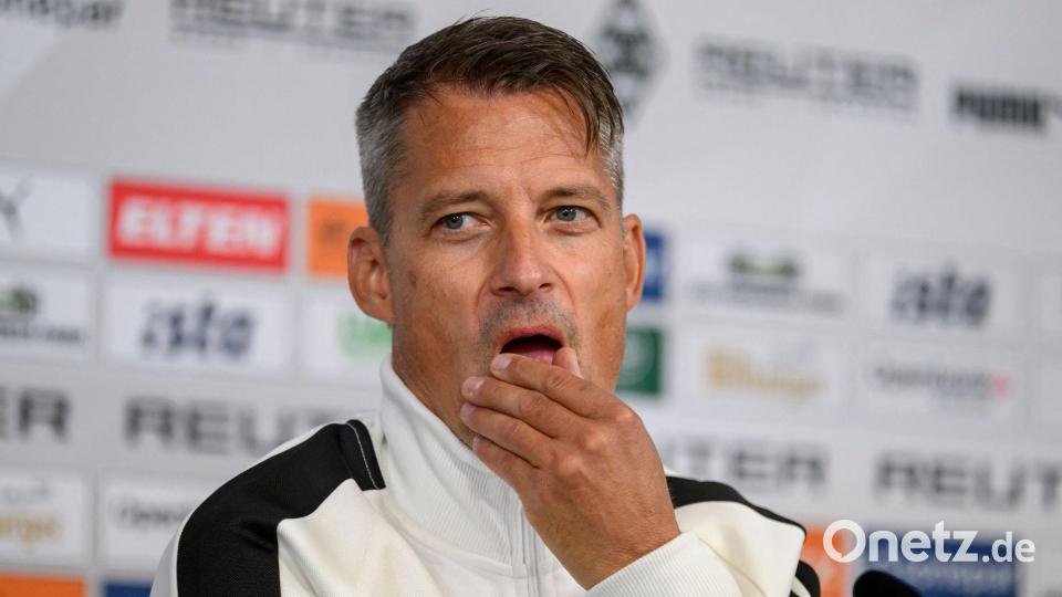 Alexander Blessin muss sich mit der Borussia etwas einfallen lassen. Bild: Anke Waelischmiller/dpa