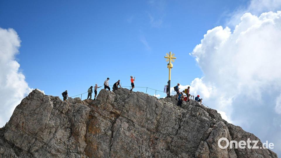 Die Zugspitze ist dank Seilbahn-Zugangs ein beliebtes Ausflugsziel. (Archivbild) Bild: Elisa Schu/dpa