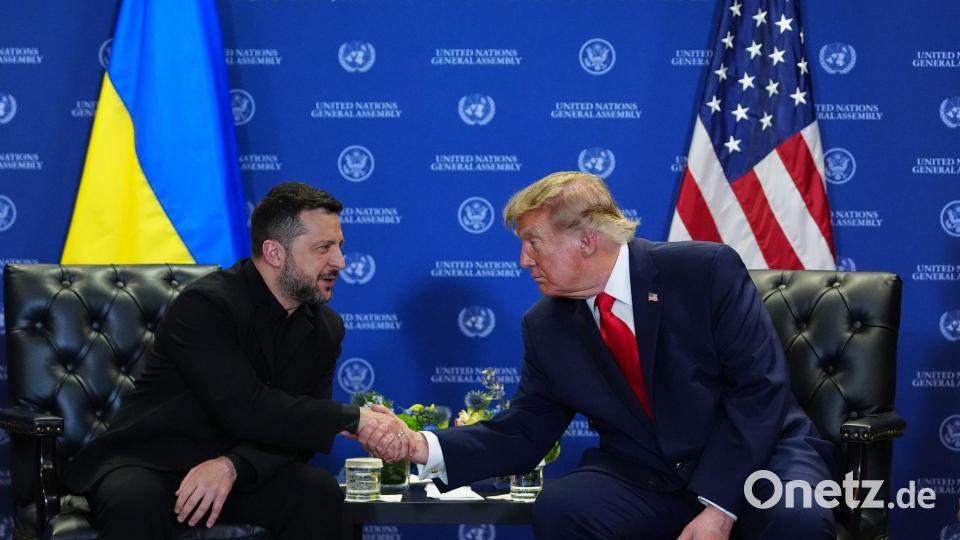 US-Präsident Donald Trump (r) trifft sich während der Generalversammlung der Vereinten Nationen im UN-Hauptquartier mit dem ukrainischen Präsidenten Wolodymyr Selenskyj. Bild: Julia Demaree Nikhinson/AP/dpa