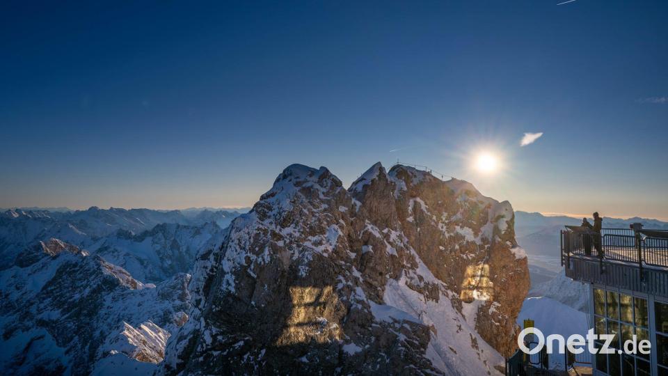 An der Zugspitze gab es einen großen Felssturz. (Archivbild) Bild: Peter Kneffel/dpa