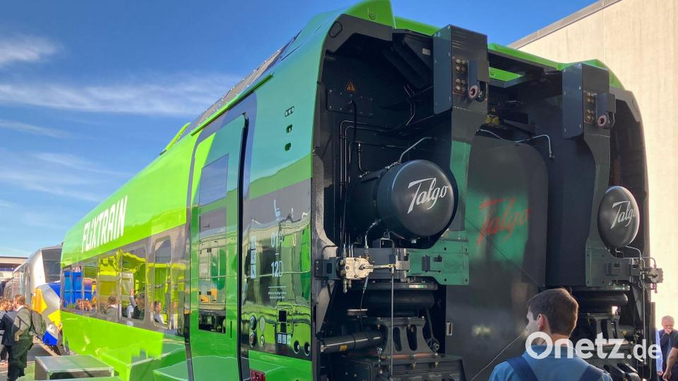Flix stellt auf der Innotrans einen ersten fertigen Waggon des Herstellers Talgo für die neuen Züge vor, die ab 2028 kommen sollen. Bild: Matthias Arnold/dpa