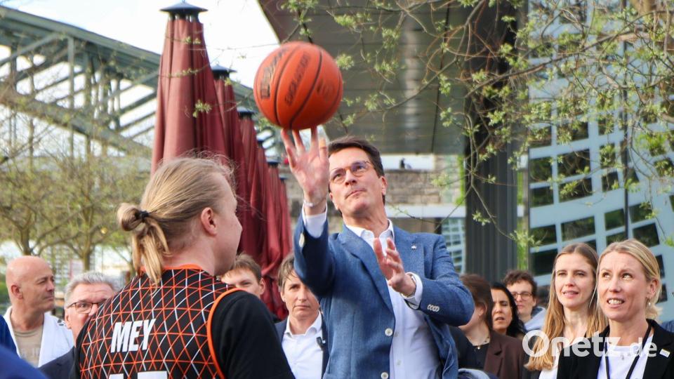 Ministerpräsident Wüst hofft auf den Zuschlag für Köln-Rhein-Ruhr. (Archivbild) Bild: Christoph Reichwein/dpa