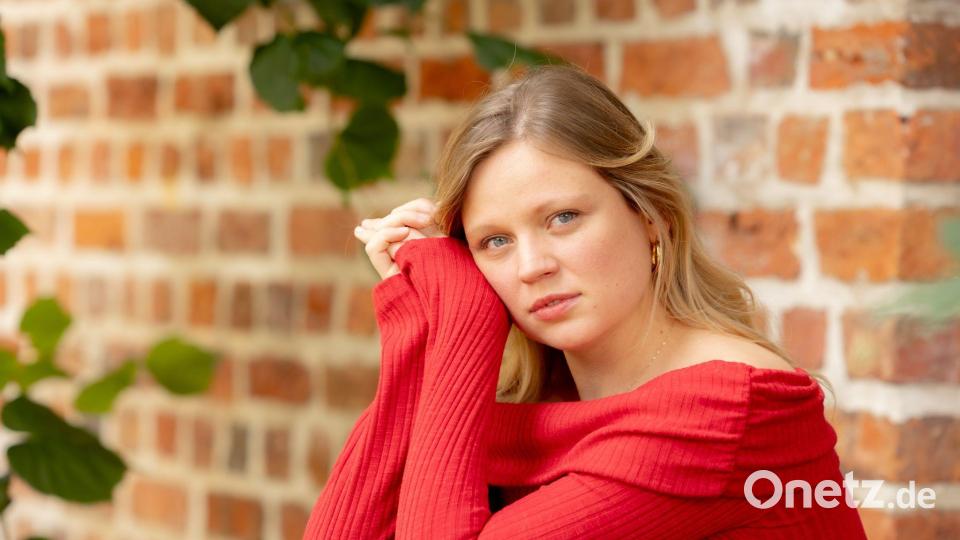 Kris - gespielt von Edda Lina Janz - geht ihren eigenen Weg und kommt ihrem Traum, Tischlerin zu werden, Schritt für Schritt näher. (Archivbild) Bild: Ulrich Perrey/dpa
