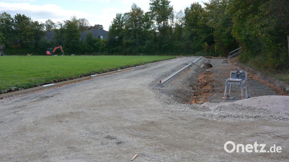 Zügig voran gehen die Bauarbeiten an der Außensportanlage am Schulzentrum. Bild: Josef Rosner